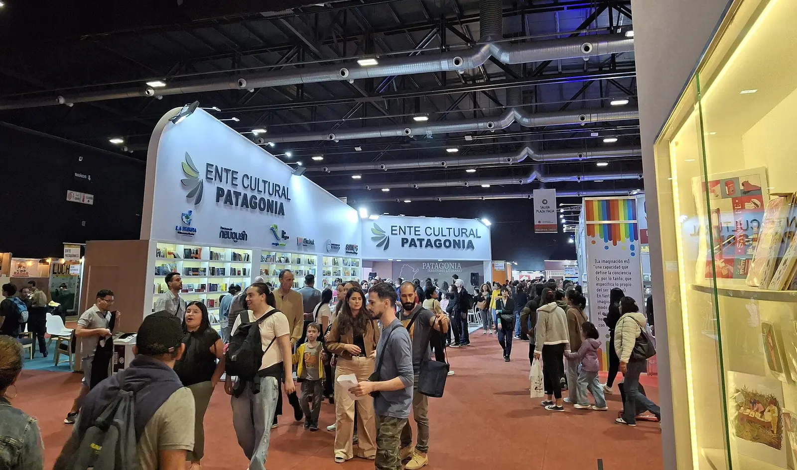 Crowded aisle between publisher stands at the 2025 Feria Internacional del Libro de Buenos Aires